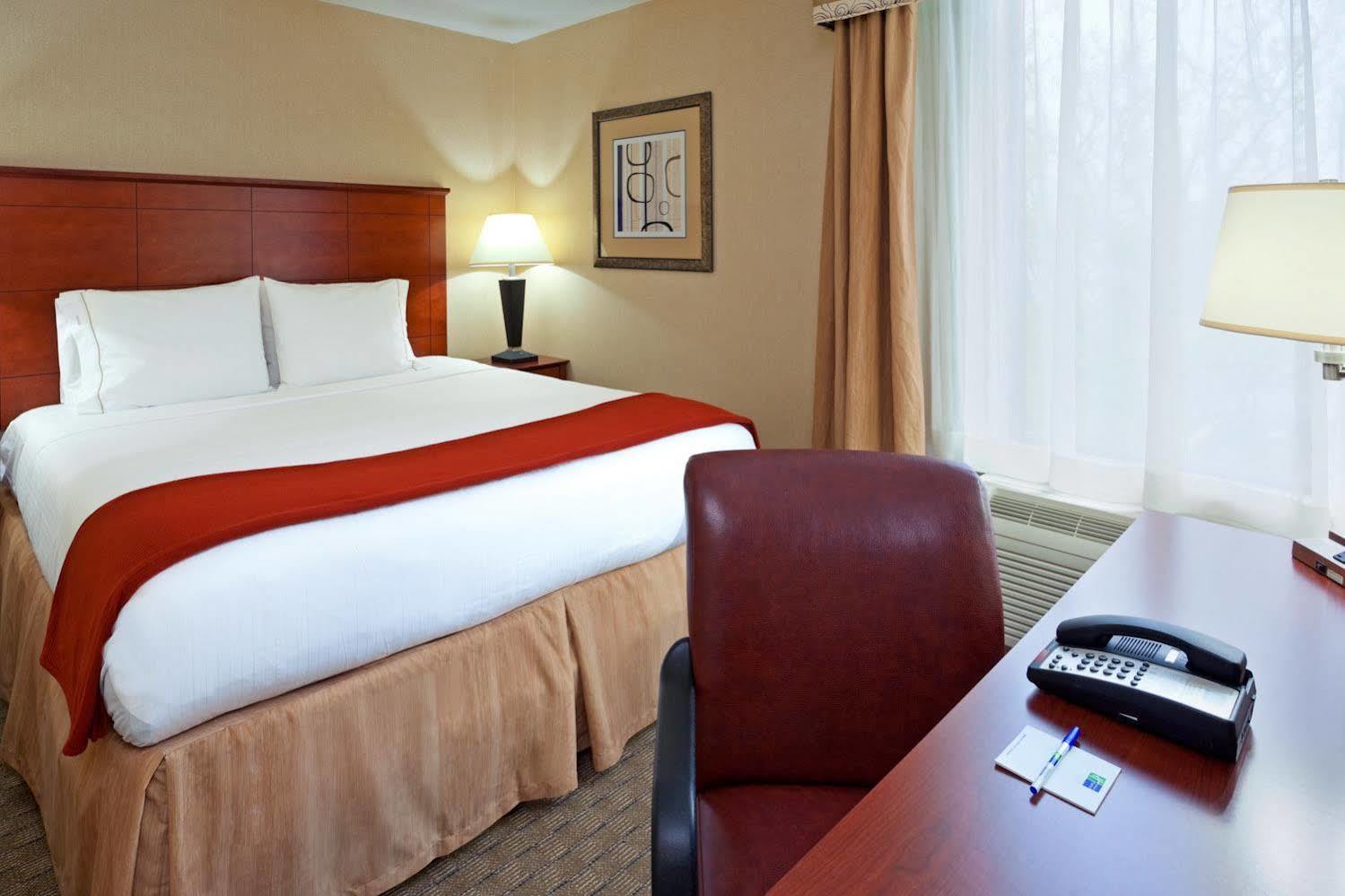 Holiday Inn Express Ramsey Mahwah By Ihg Екстериор снимка